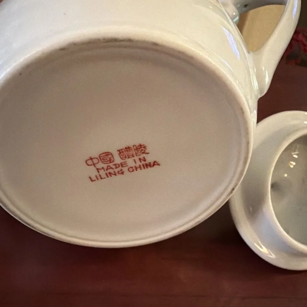 Vintage Hibiscus Teapot w/Gold Trim  Made in Liling, China. Excellent Condition!